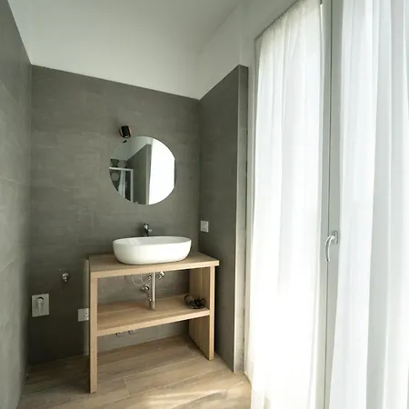 Zina - - 10 Min From Centre And Airport Lägenhet